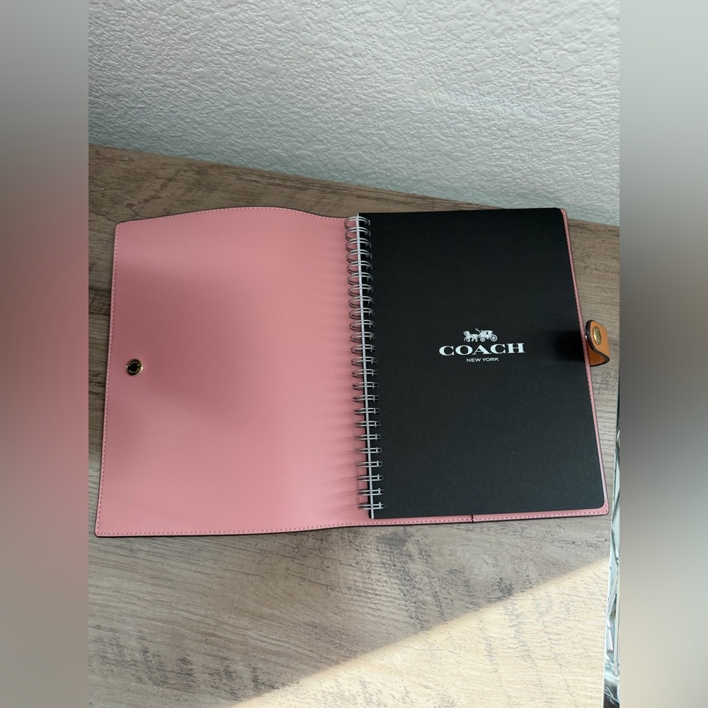 ❌SOLD❌ Coach Powder Pink Notebook In Signature Canvas - Picture 6 of 10